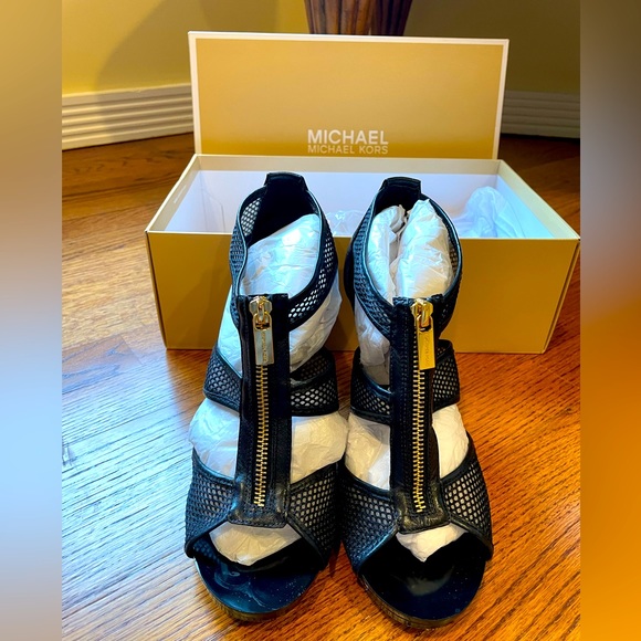 Michael Kors Berkeley T Strap Mesh size 8.5 black - Picture 1 of 4